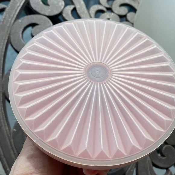 Tupperware - Small 1.5 Qt Pitcher With Push Button Lid - Picture 5 of 11